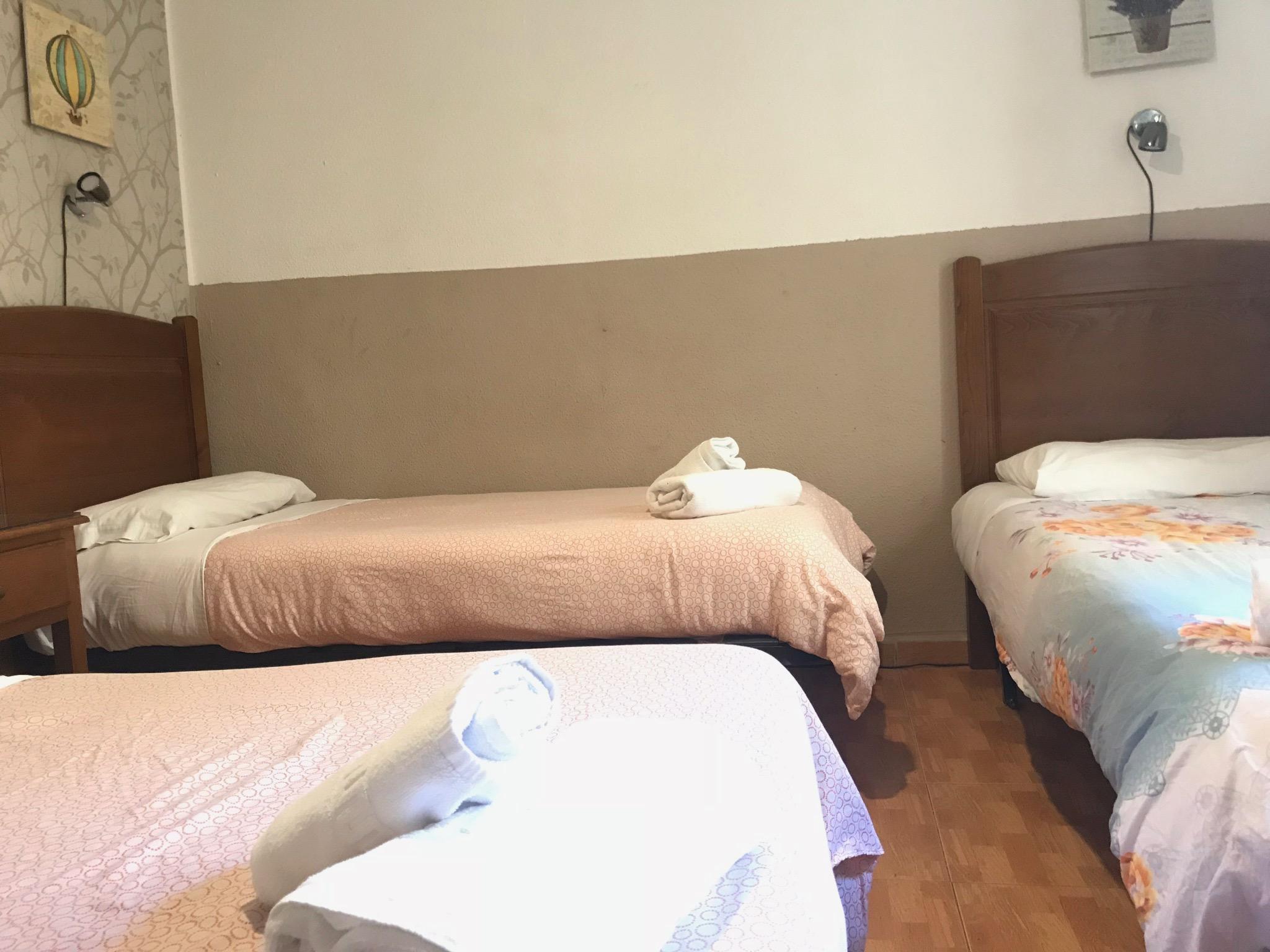 펜션 로스 페랄레스 마드리드 외부 사진 A room at the hotel